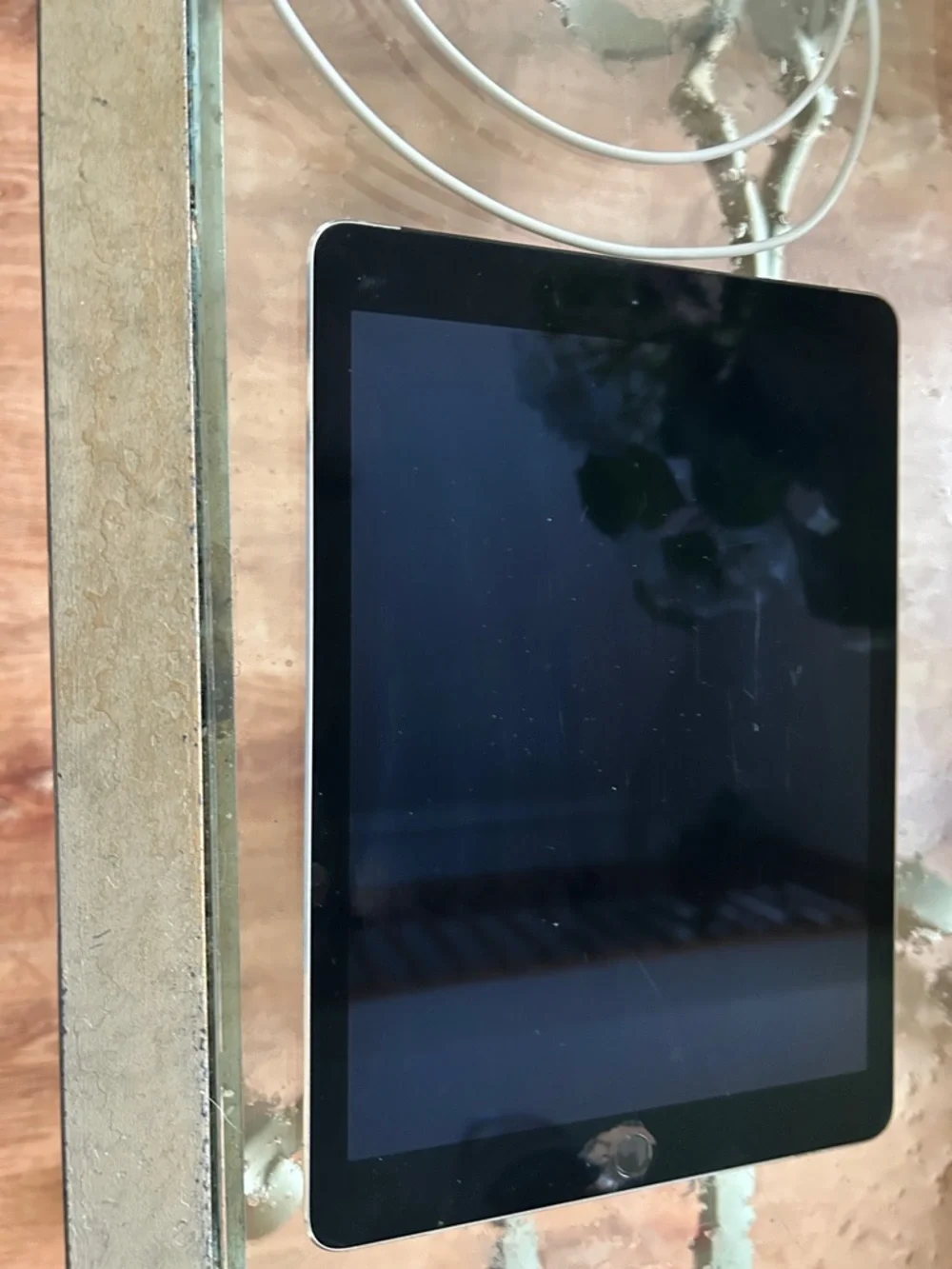 Apple iPad Tablet - Black Front with Silver Trim